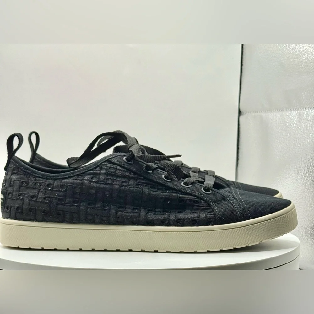 Koolaburra by UGG Women’s Black Lace-Up Sneakers Size 11‎